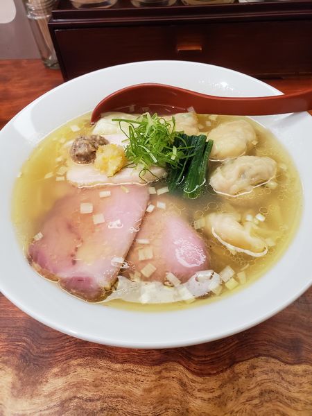 「ワンタン塩そば（海老ワンタン4個入り）」@三馬路 東京店の写真