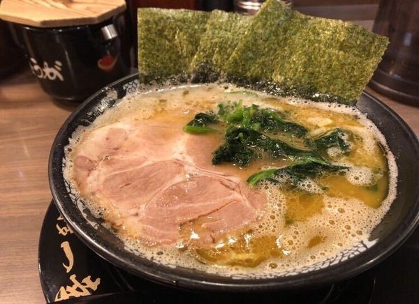 「博多家系醤油豚骨ラーメン」@博多一幸舎 博多デイトス店の写真