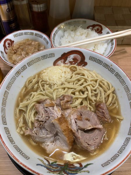 「ラーメン小+肉かす脂+ライス」@豚山 荻窪店の写真