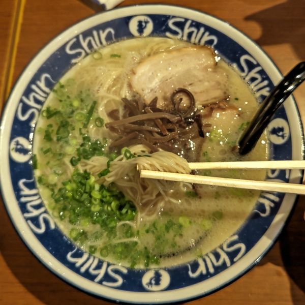 「博多ShinShinらーめん(760円)」@博多ラーメン ShinShin 博多デイトス店の写真
