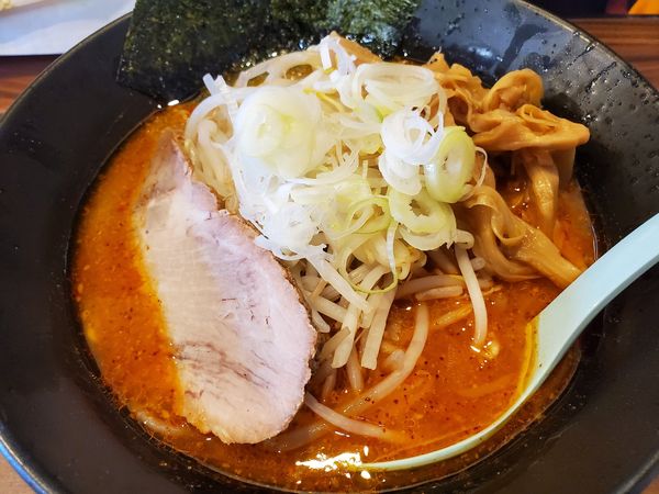 「味噌爆弾ラーメン・雷」@ペキオ軒の写真