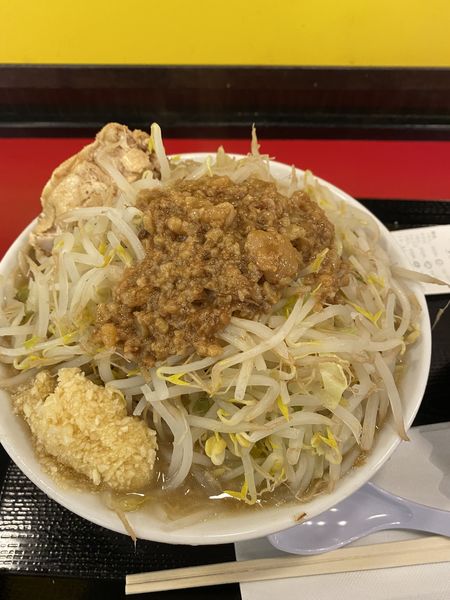 「中ラーメン＋生卵」@立川マシマシ イオン橋本店の写真