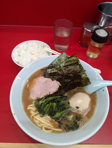 「味玉ラーメン・ライス」@横浜ラーメン 武蔵家 大井町店の写真
