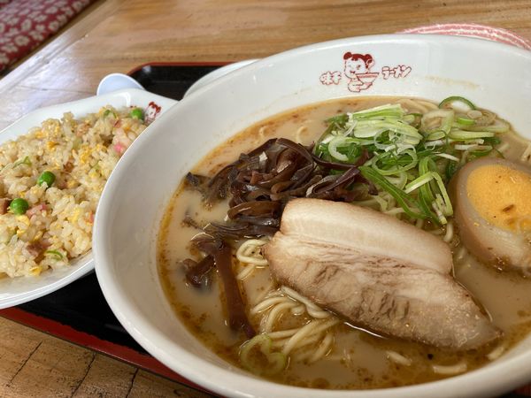 「味千ラーメン＋半チャー」@味千ラーメン 西原店の写真