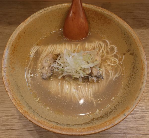 「ぶどう山椒と牡蠣の塩中華(1100円)」@中華蕎麦 麺とスープの写真