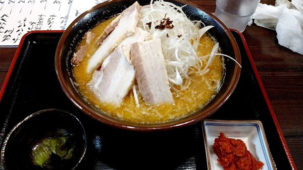 「ネギ辛味噌ラーメン＋チャーシュー」@肉そば すみどやの写真