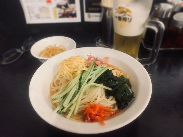 「冷し中華（￥900）＋ナマ（￥500）」@中国手打拉麺 馬賊 浅草本店の写真