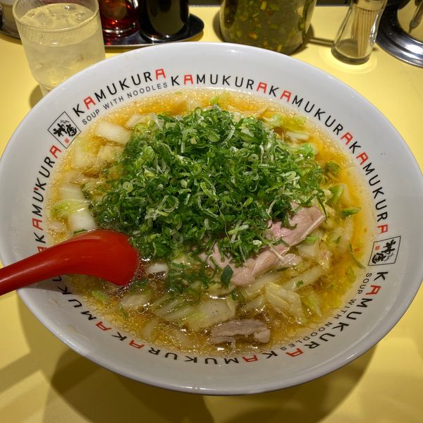 「おいしいラーメン(ネギ)🍜🥢」@どうとんぼり神座 新宿京王モール店の写真