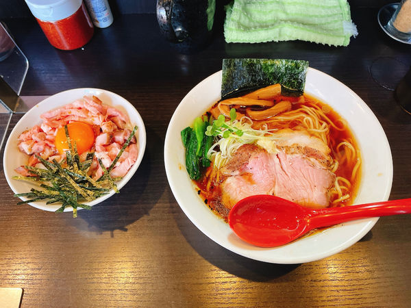 「🍜醤油ラーメン+三元豚のユッケ丼」@麺処 夏海の写真