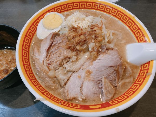 「ラーメン（豚2枚•半玉子）（麺半分）」@えどもんどの写真