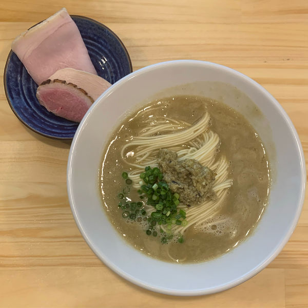 「【限定】広島カキ濃厚塩ソバ ガーリックカキバターペースト」@煮干ソバと米 今日の1番の写真