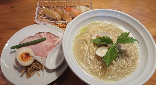 「蛤らぁーめん(塩)，日替わり寿司三貫   1300円」@寿司・割烹 のはらの写真