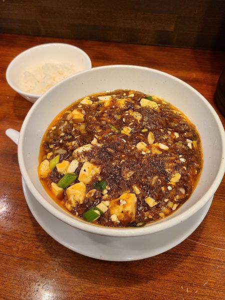 「麻婆麺(倍辛)¥1100+ライス(ランチ無料)」@SHIBIRE NOODLES 蝋燭屋の写真