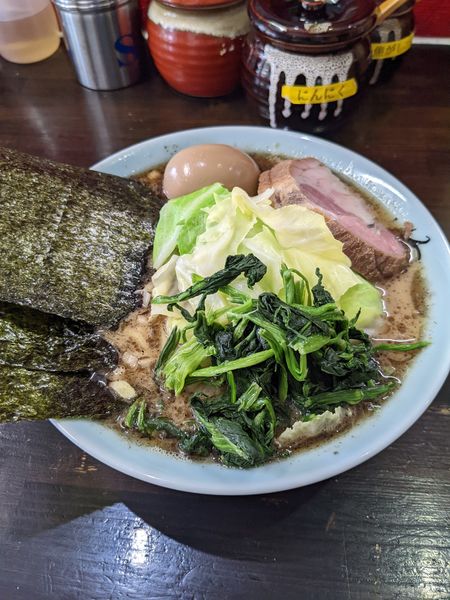 「黒ラーメン＋キャベツ＋半熟味付玉子」@らーめん 道の写真
