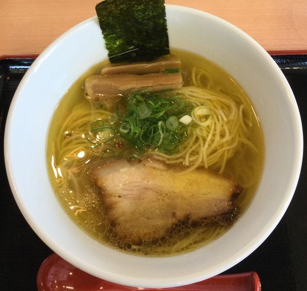 「淡麗塩そば（中盛） 880円」@麺屋 勝天の写真