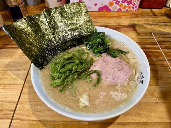 「サッポロ黒ラベル缶＋キャべチャー → ラーメン＋山くらげ」@洞くつ家の写真