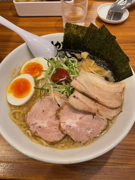 「元（麺大盛・こってり）+特製トッピング」@野方ホープ 元住吉店の写真