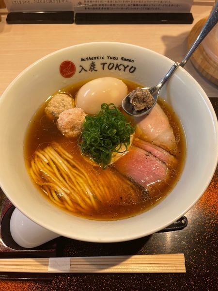 「ポルチーニ醤油らぁ麺+特製トッピング」@入鹿TOKYOの写真
