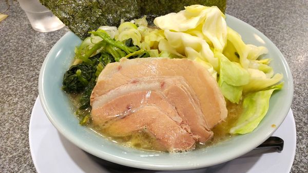 「豚骨醤油ラーメン(麺の固さ普通、スープの濃さ普通)」@横浜家系ラーメン 極家の写真