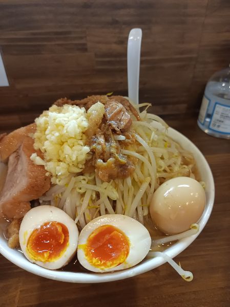 「ラーメン中1050円」@男気らーめん アカギの写真
