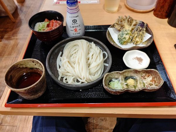 「ランチセット(小・250g・醤油だれ・マグロ丼)980円」@水沢うどん 水香苑 高崎モントレー店の写真