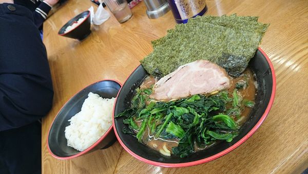 「のりほうれんそうラーメン ライス」@麺家 紫極の写真