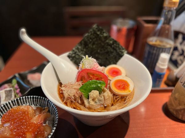 「【限定】冷やしらぁ麺（真昆布水×鯵干し）¥1000、海鮮丼¥50」@酒肴場 屯の写真