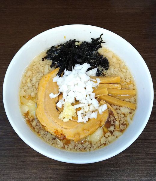 「豚煮干しらーめん 850円＋ワンタン 150円」@ぶたとにぼしの写真