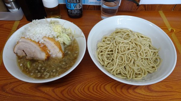 「ラーメン（850円）＋つけ麺＋刻みタマネギ　ニンニク」@ラーメン二郎 亀戸店の写真