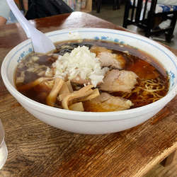 チャーシュー麺デカ盛り＋味濃いめ＋やくみ