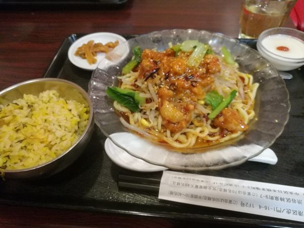 「冷やし担々麺と半炒飯セット800円」@香港料理居酒屋 味仙 虎ノ門店の写真
