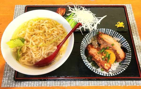 「虎巴徠そば(塩)+大盛&肉めし」@貝出汁 まぜそば 虎巴徠の写真