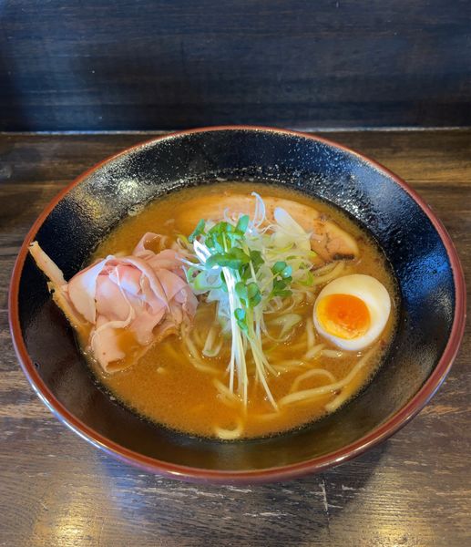 「和風とんこつ+燻製ハム（1200円）」@綿麺の写真