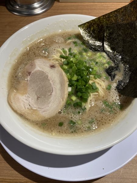 「ラーメン」@釜焚きとんこつ がっとん 東京ラーメン横丁店の写真