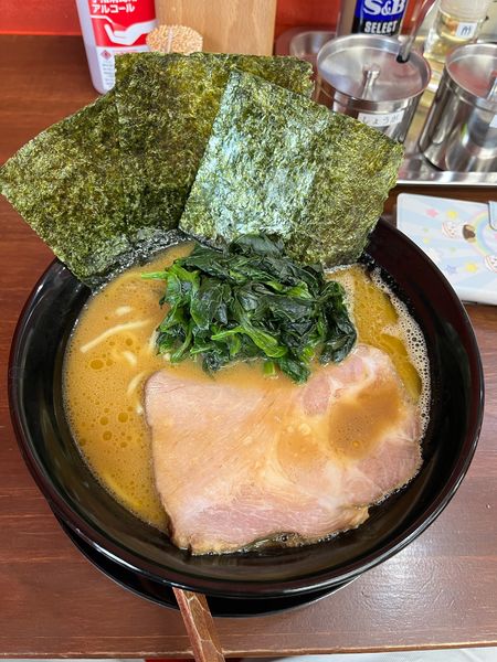 「豚骨醤油ラーメン並硬め濃いめ」@飯山家系濃厚豚骨ラーメン がぁたくの写真