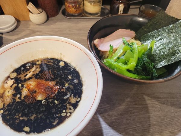 「限定柚子つけ麺　マー油　チャーシュー　バラ　国産小松菜」@らーめん ぱったぱたの写真