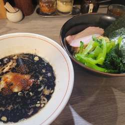 限定柚子つけ麺　マー油　チャーシュー　バラ　国産小松菜