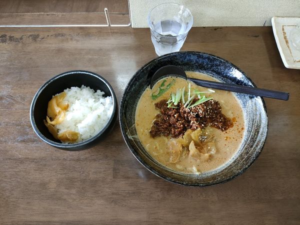 「こだわり担々麺　濃いめ　半ライス」@麺処 ごまやの写真