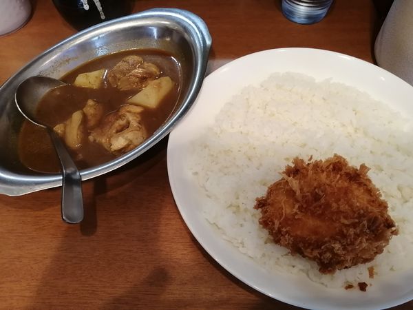 「チキンカリー小辛850円 カニクリームコロッケ240円」@ジンコックの写真