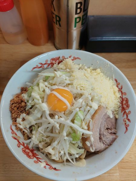 「汁なし小(少なめ)＋粉チーズ900円」@ラーメン 登良治郎の写真