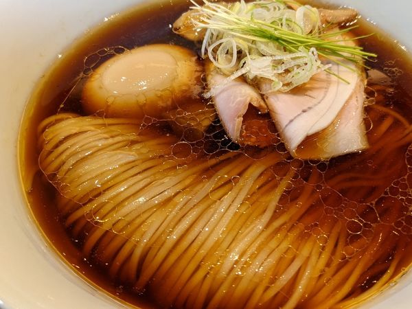 「地鶏光麺醤油　味玉」@支那そば 鋳の写真