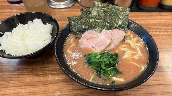 「ラーメン　無料ライス」@横浜家系らーめん 二代目 武道家の写真