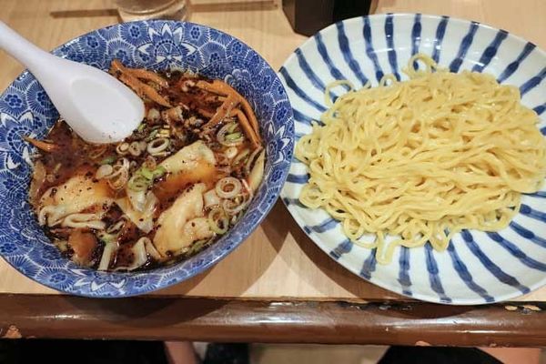 「ワンタンつけ麺　830円」@肉厚わんたん麺と手作り焼売 ら麺亭 浅草支店の写真