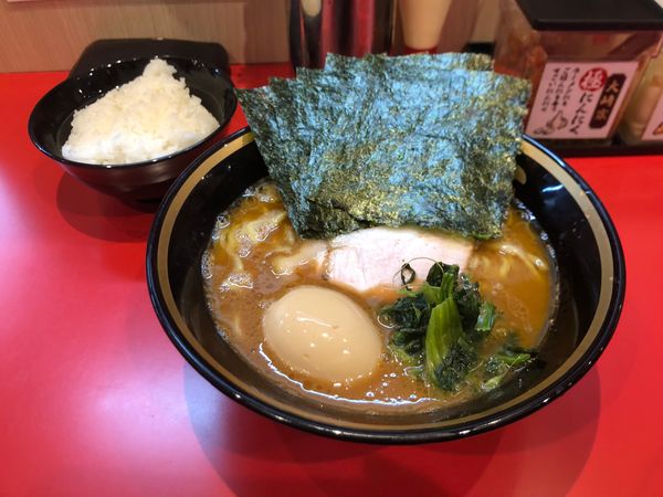 「学生ラーメン　無料ライス」@横浜家系ラーメン 大﨑家の写真