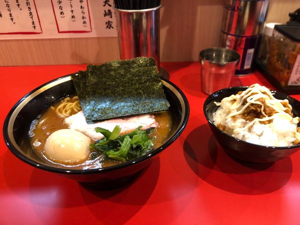 「学生ラーメン 無料ライス」@横浜家系ラーメン 大﨑家の写真