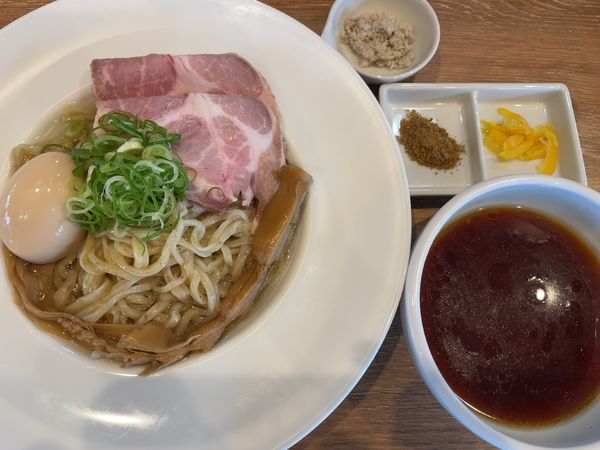 「昆布水つけ麺【黒】930円+山わさび120円」@麺や 五郎の写真