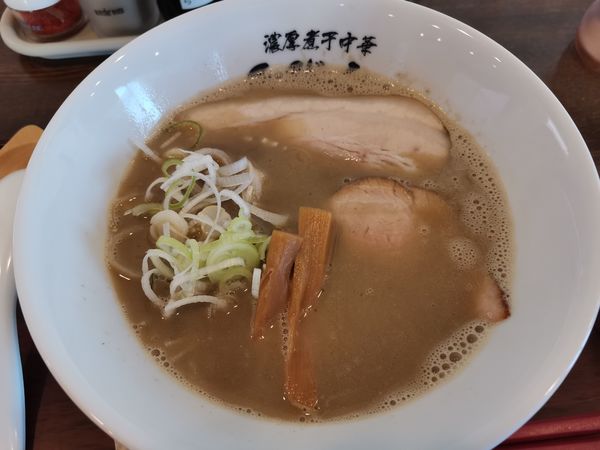 「濃厚煮干中華」@博多中華蕎麦ろびんの写真