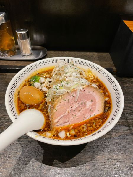 「『スパイス•味玉ラーメン＋にんにく』　1110円」@スパイス・ラー麺 卍力の写真