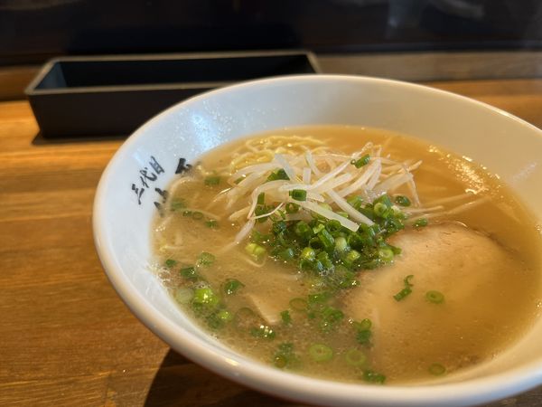 「ラーメン半チャンセット 940円」@三代目 徳平の写真