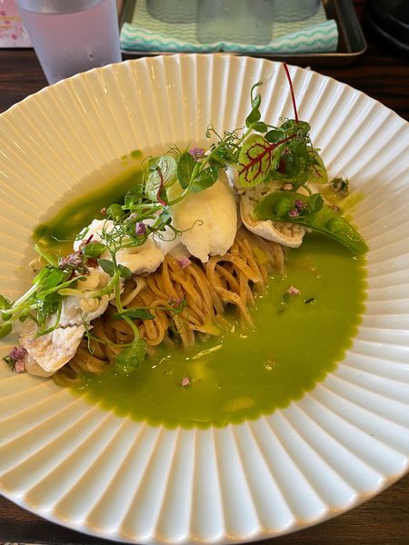 「グリーンピースのすり流しとハモ出汁の冷やし」@稲荷屋の写真